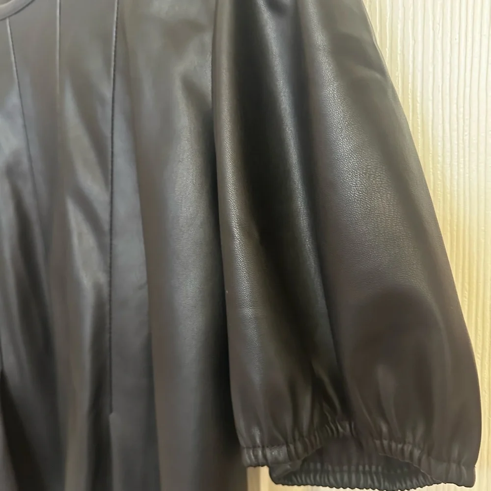 Marc Jacobs Black Faux Leather Short Puff Sleeve Blouse - Picture 4 of 4